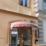 Отель Karlin 3*