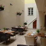 Отель Karlin